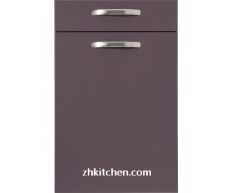 Lacquer coated kitchen furniture doors